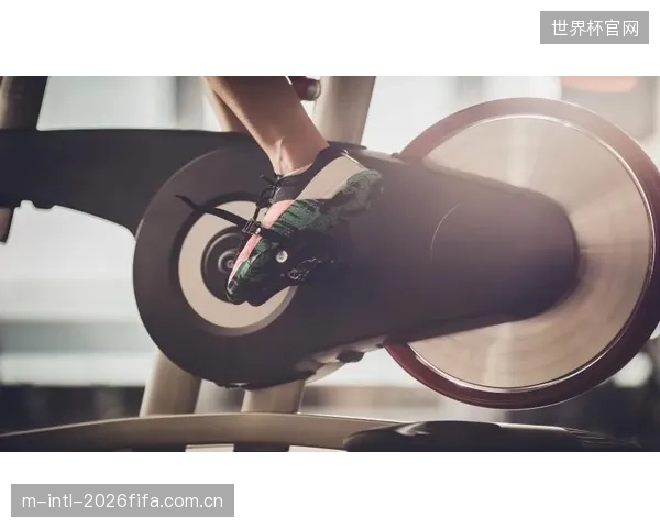 随着中国家庭健身渗透率提升,以Peloton为代表的“硬件+内容”订阅租赁模式将在2026年进入中国市场主战场 随着中国家庭健身渗透率提升,以Peloton为代表的“硬件+内容”订阅租赁模式将在2026年进入中国市场主战场